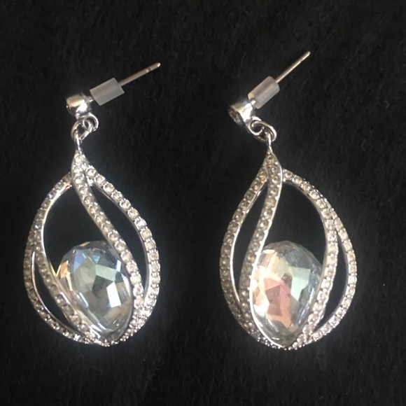 Necklace with matching earrings - Picture 3 of 3